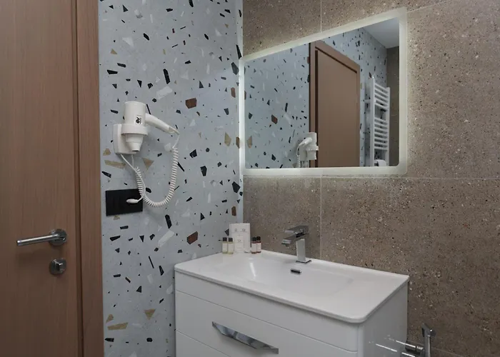 Hotel Comfort Rezidence In Tirana